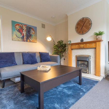 Leconfield Close - Comfy House And Free Parking キングストン・アポン・ハル エクステリア 写真