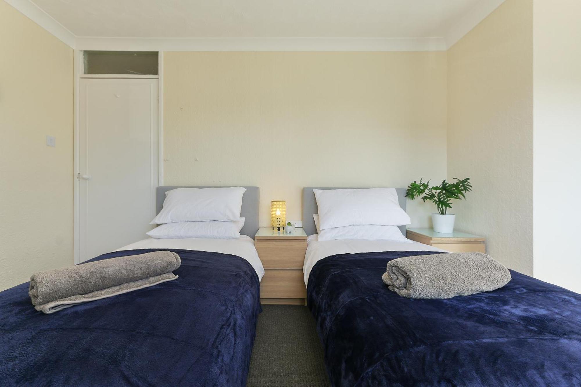 Leconfield Close - Comfy House And Free Parking キングストン・アポン・ハル エクステリア 写真