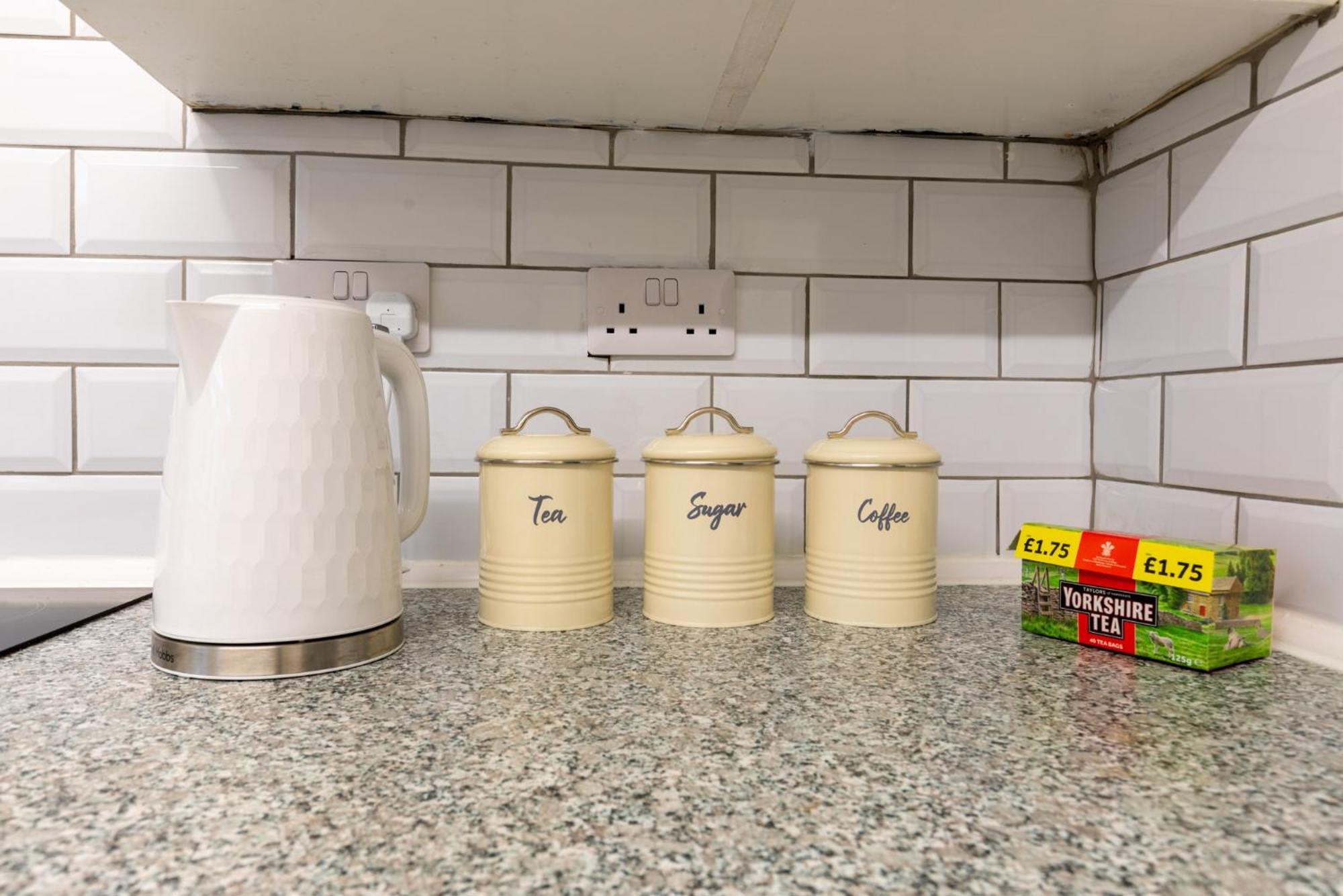Leconfield Close - Comfy House And Free Parking キングストン・アポン・ハル エクステリア 写真