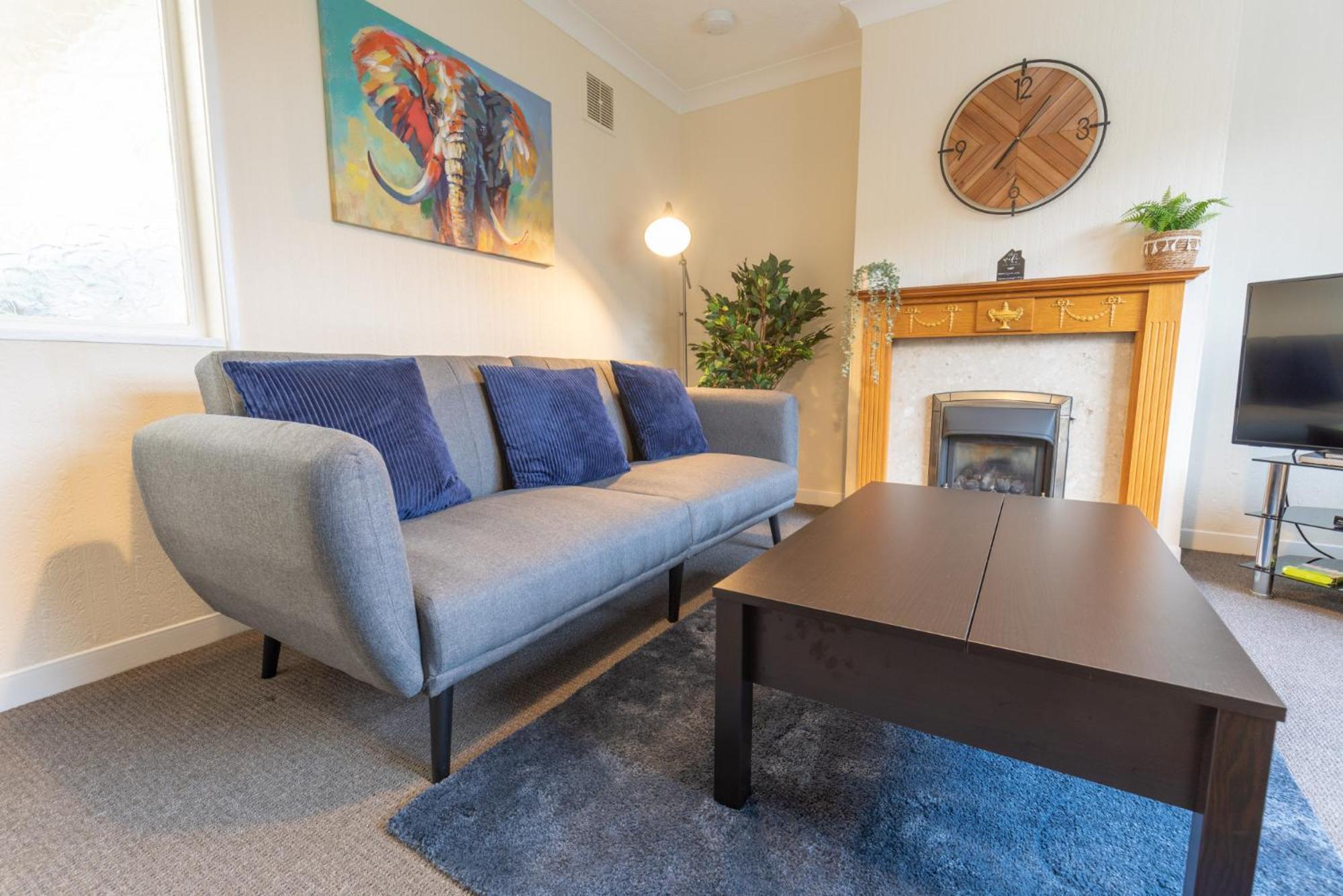 Leconfield Close - Comfy House And Free Parking キングストン・アポン・ハル エクステリア 写真